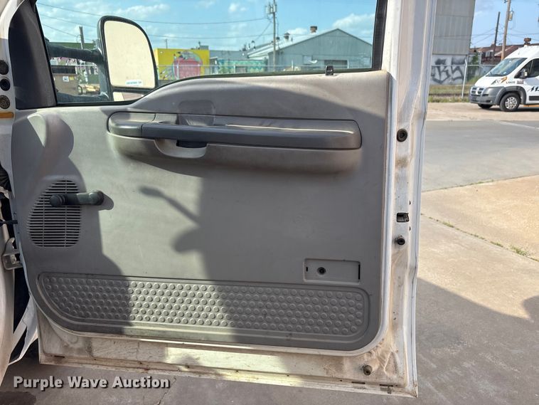 image for item EV2994 1999 Ford F350 Super Duty utility bed pickup truck