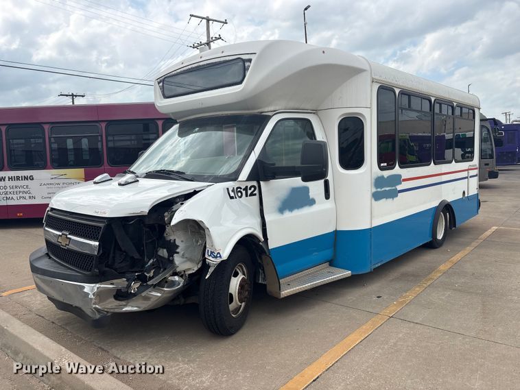 image for item EV2995 2016 Chevrolet Express shuttle bus