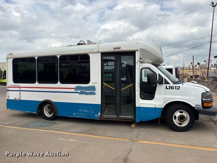 image for item EV2995 2016 Chevrolet Express shuttle bus