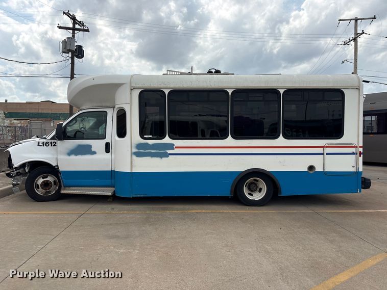 image for item EV2995 2016 Chevrolet Express shuttle bus
