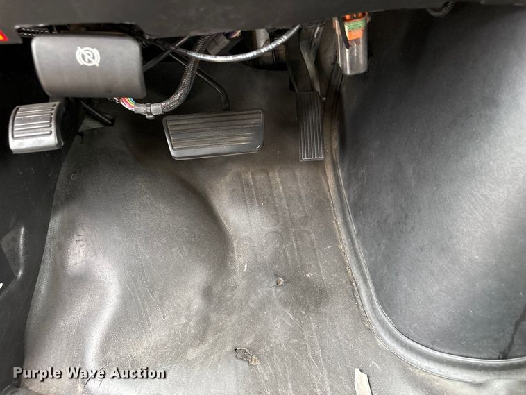 image for item EV2995 2016 Chevrolet Express shuttle bus
