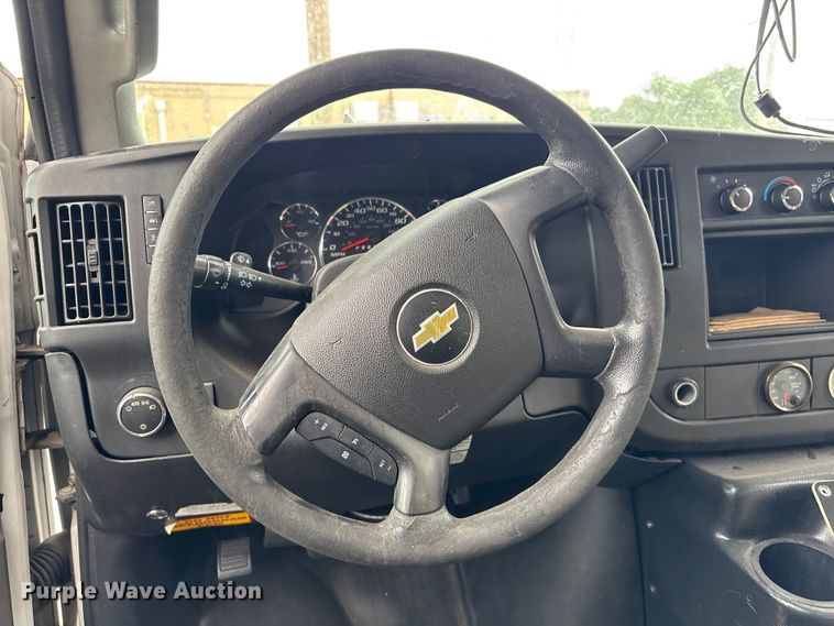 image for item EV2995 2016 Chevrolet Express shuttle bus