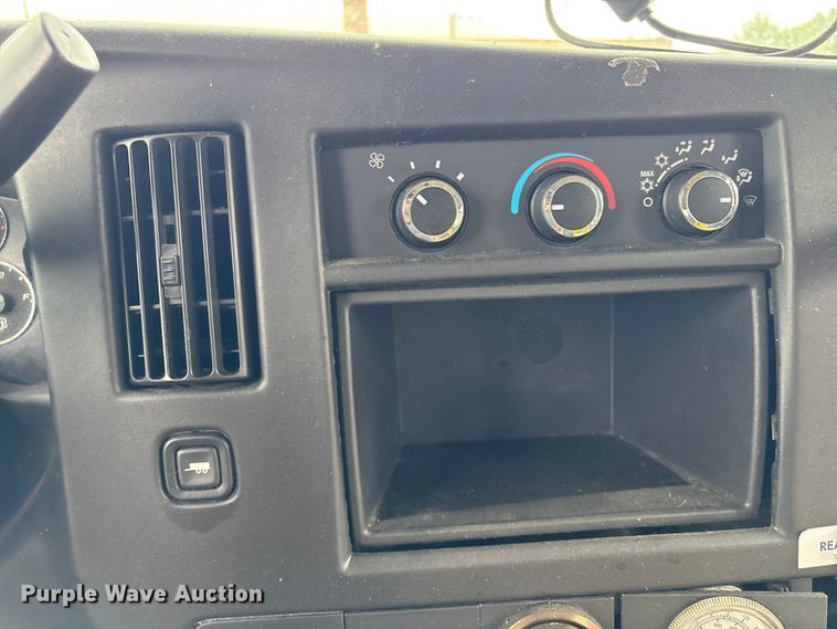 image for item EV2995 2016 Chevrolet Express shuttle bus