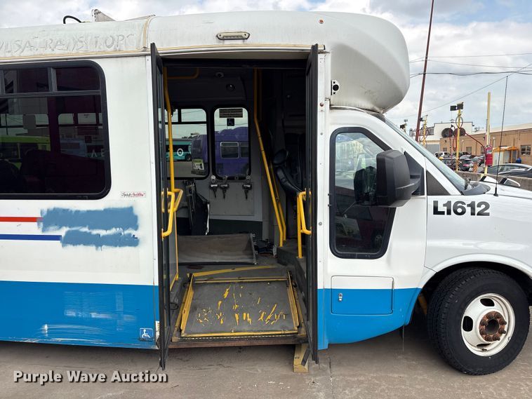 image for item EV2995 2016 Chevrolet Express shuttle bus