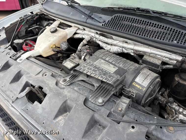 image for item EV2995 2016 Chevrolet Express shuttle bus