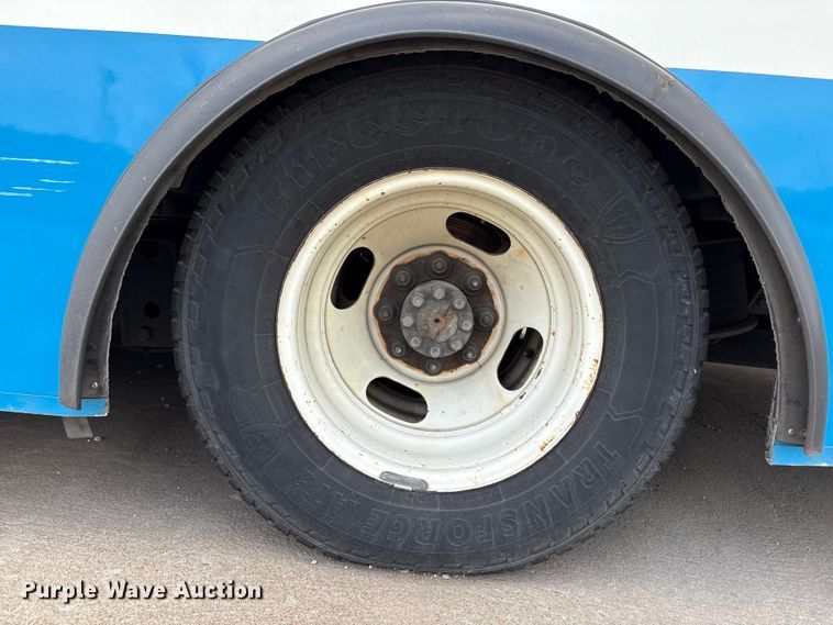 image for item EV2995 2016 Chevrolet Express shuttle bus