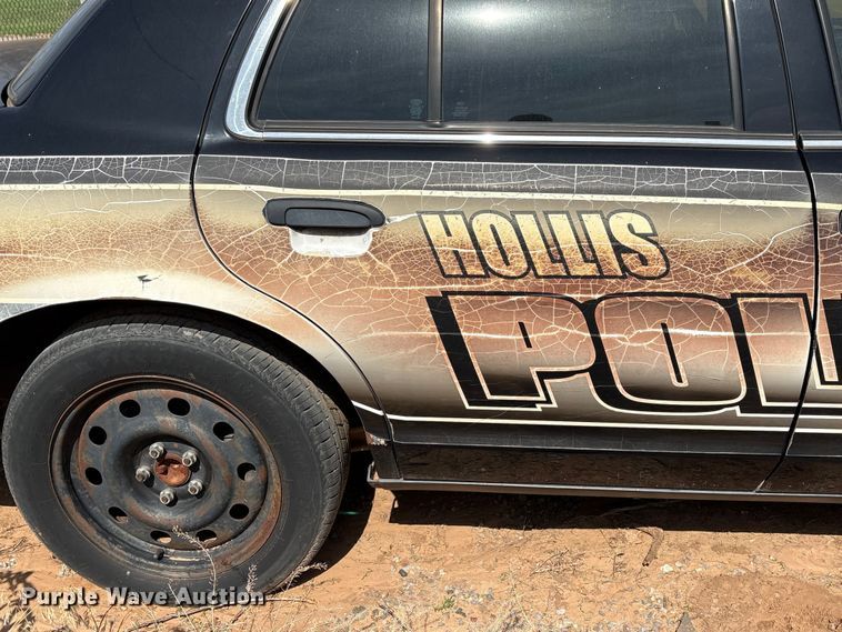 image for item EW0026 2011 Ford Crown Victoria Police Interceptor 