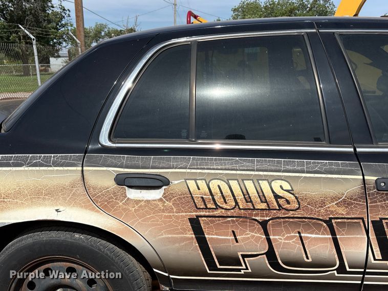 image for item EW0026 2011 Ford Crown Victoria Police Interceptor 