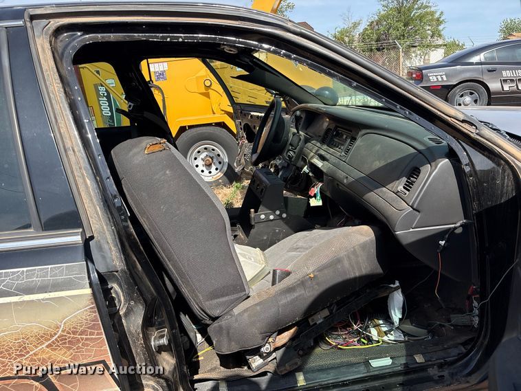 image for item EW0026 2011 Ford Crown Victoria Police Interceptor 