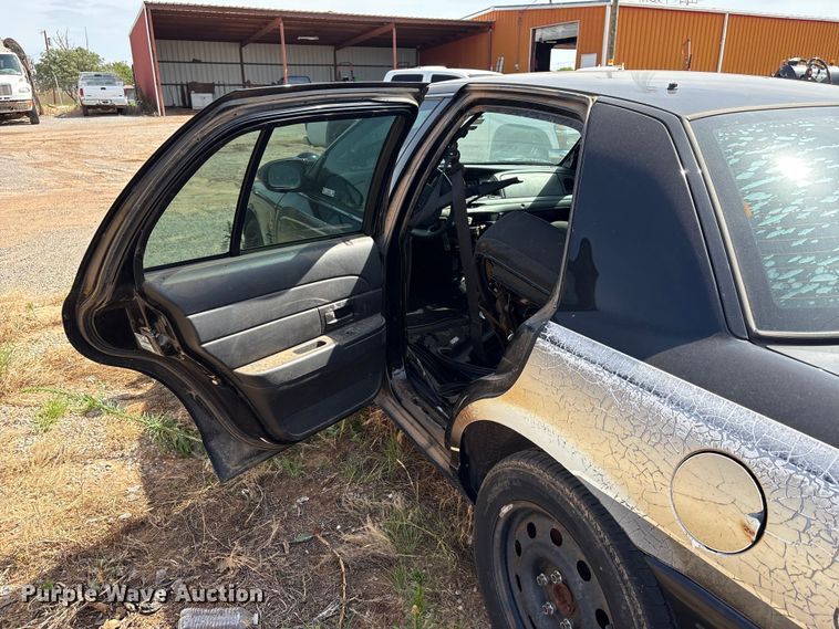 image for item EW0026 2011 Ford Crown Victoria Police Interceptor 