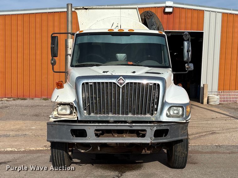 image for item EW0028 2005 International 7400 refuse truck