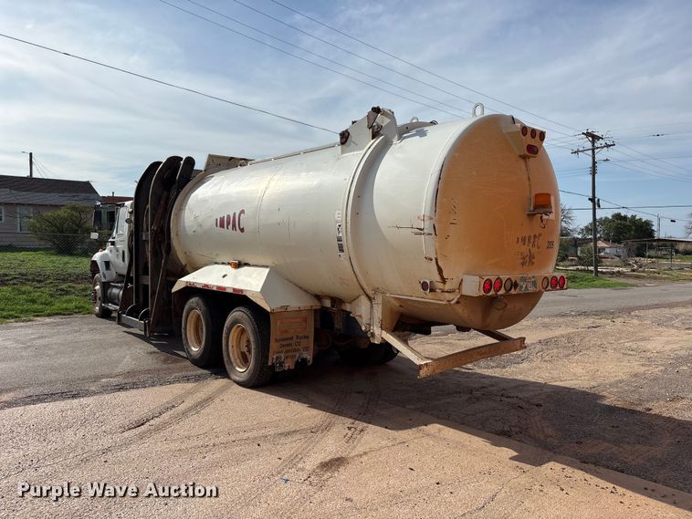 image for item EW0028 2005 International 7400 refuse truck
