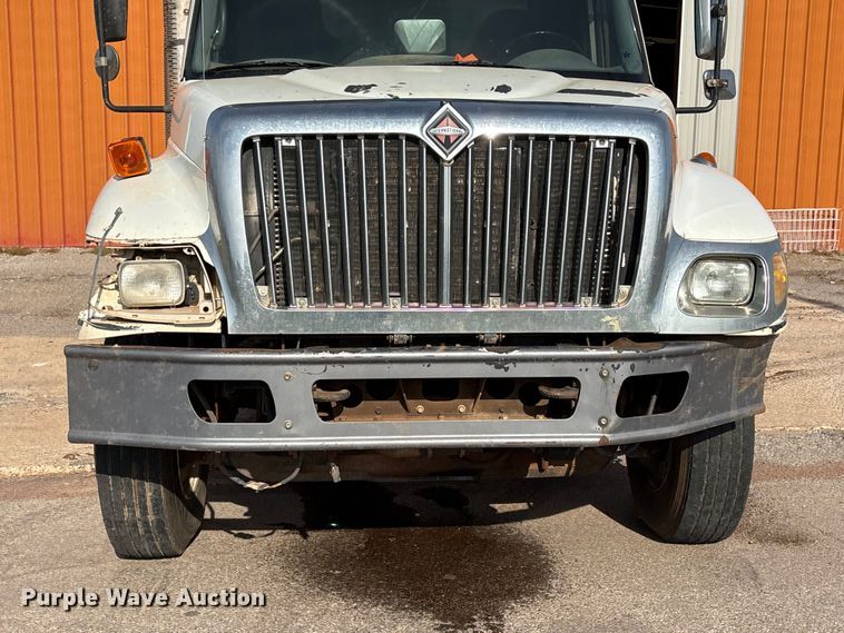image for item EW0028 2005 International 7400 refuse truck