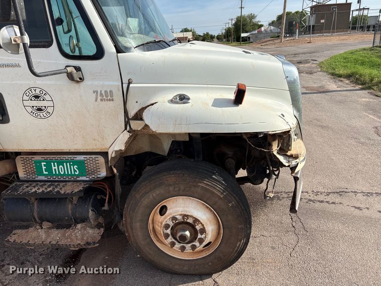 image for item EW0028 2005 International 7400 refuse truck