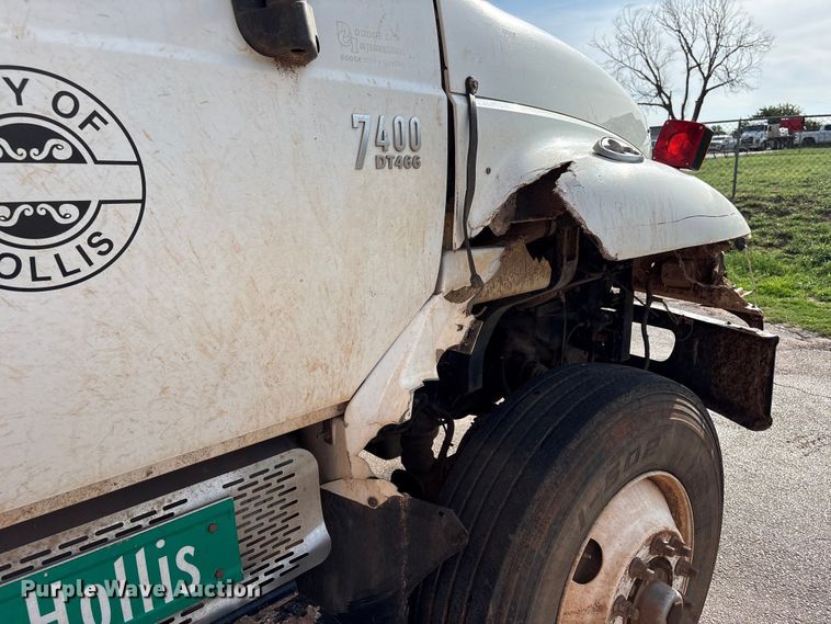 image for item EW0028 2005 International 7400 refuse truck