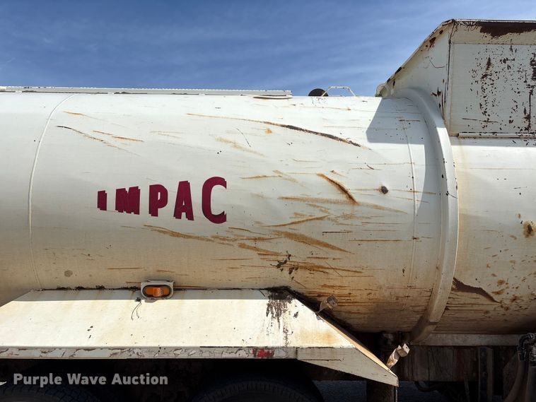 image for item EW0028 2005 International 7400 refuse truck