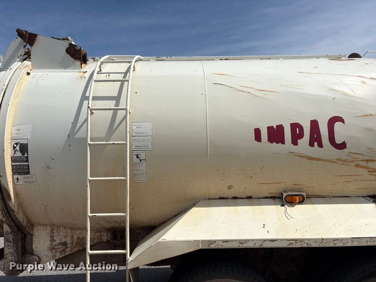 image for item EW0028 2005 International 7400 refuse truck