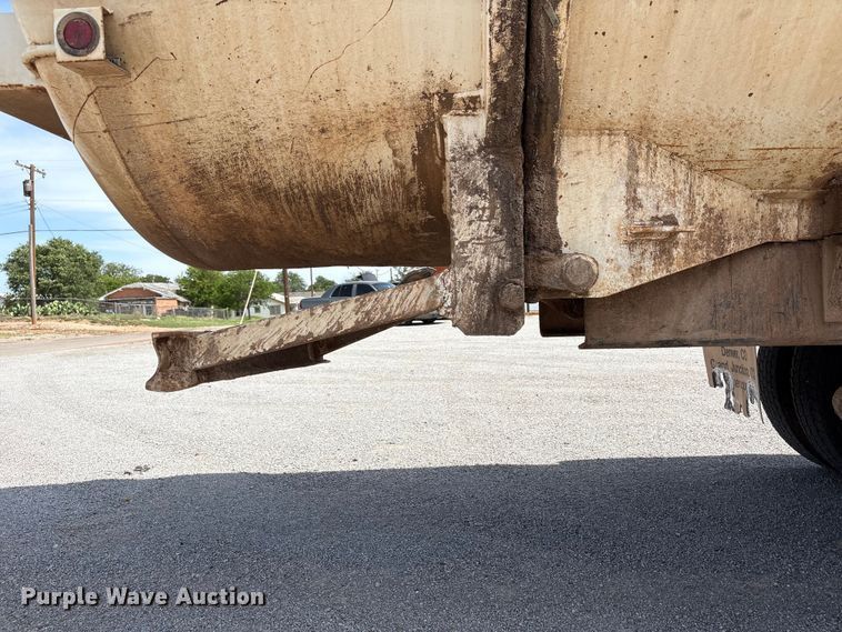 image for item EW0028 2005 International 7400 refuse truck