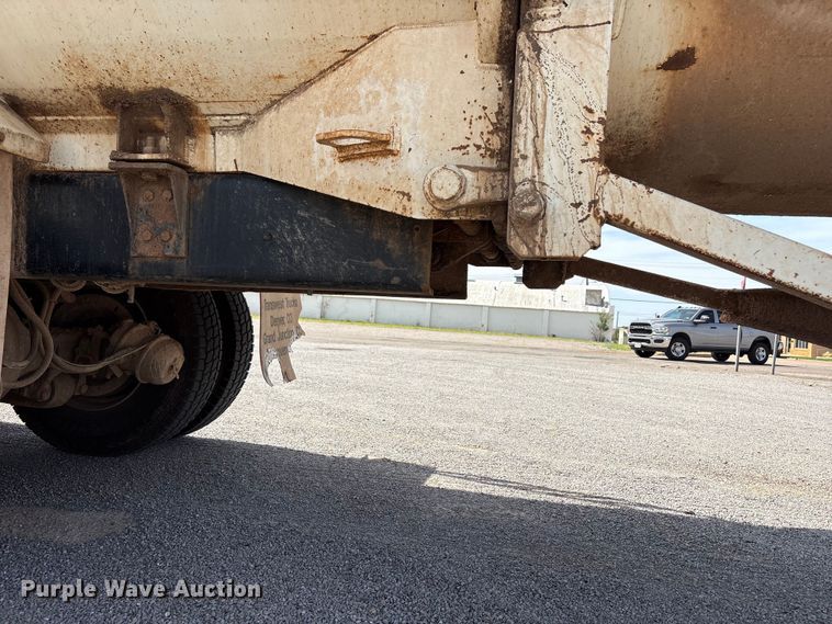image for item EW0028 2005 International 7400 refuse truck