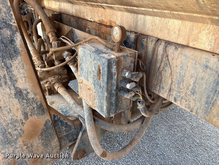 image for item EW0028 2005 International 7400 refuse truck