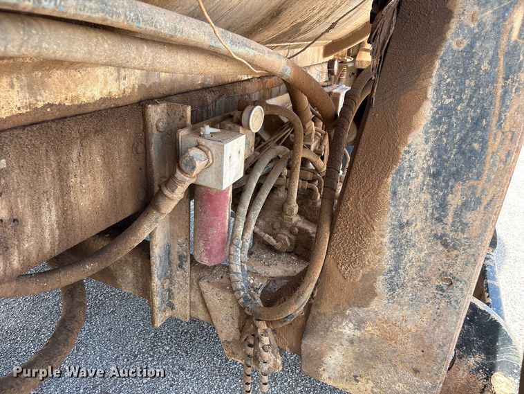 image for item EW0028 2005 International 7400 refuse truck