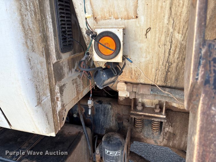 image for item EW0028 2005 International 7400 refuse truck