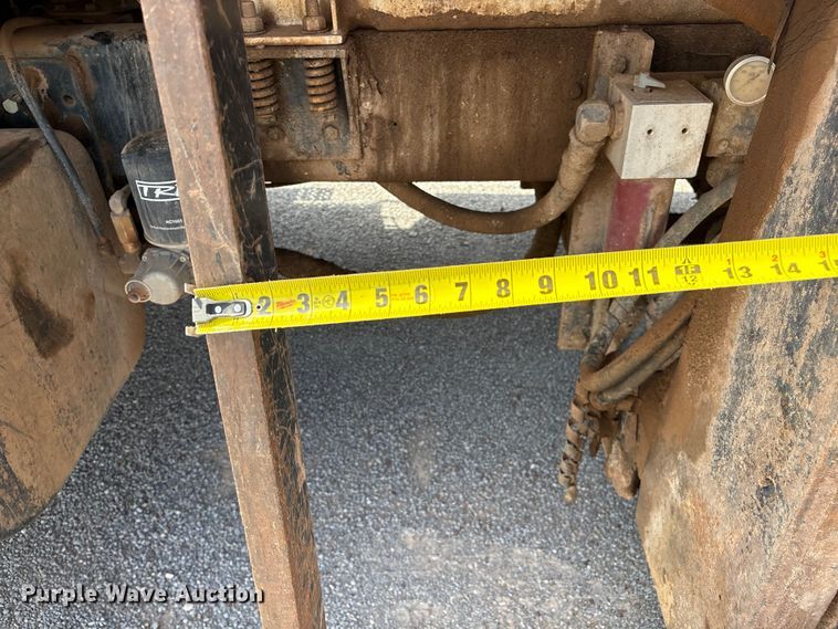 image for item EW0028 2005 International 7400 refuse truck