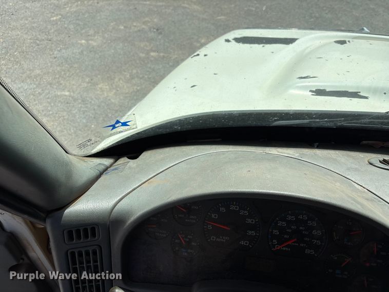 image for item EW0028 2005 International 7400 refuse truck