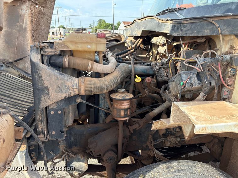 image for item EW0028 2005 International 7400 refuse truck