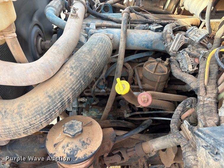 image for item EW0028 2005 International 7400 refuse truck