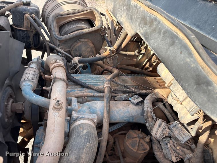 image for item EW0028 2005 International 7400 refuse truck