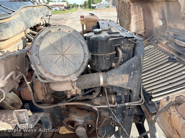 image for item EW0028 2005 International 7400 refuse truck