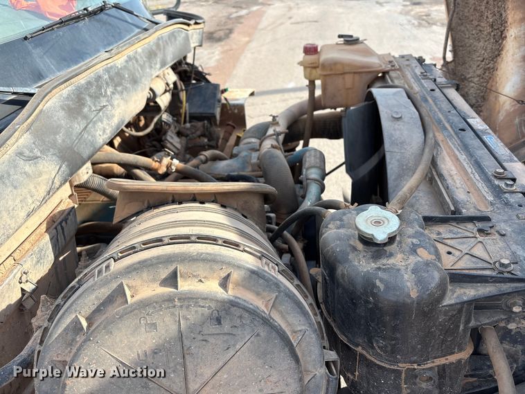 image for item EW0028 2005 International 7400 refuse truck