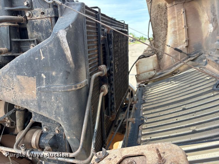 image for item EW0028 2005 International 7400 refuse truck