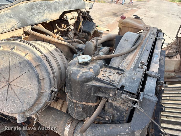 image for item EW0028 2005 International 7400 refuse truck
