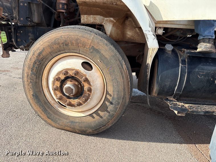 image for item EW0028 2005 International 7400 refuse truck