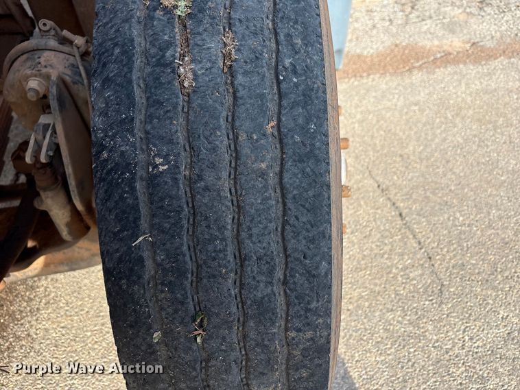 image for item EW0028 2005 International 7400 refuse truck