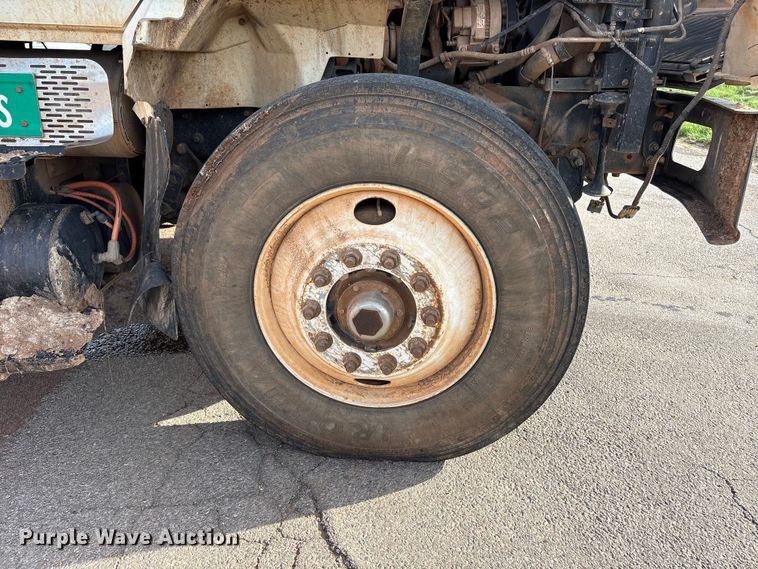 image for item EW0028 2005 International 7400 refuse truck