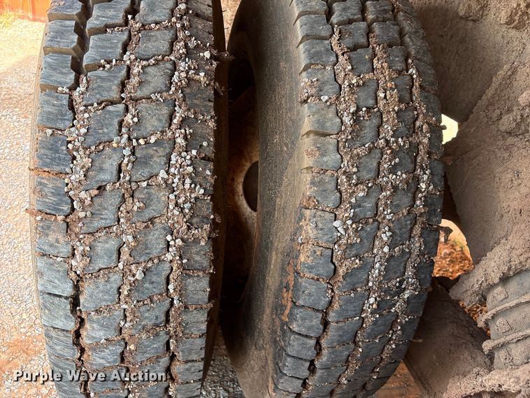 image for item EW0028 2005 International 7400 refuse truck