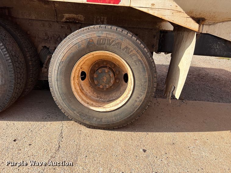 image for item EW0028 2005 International 7400 refuse truck