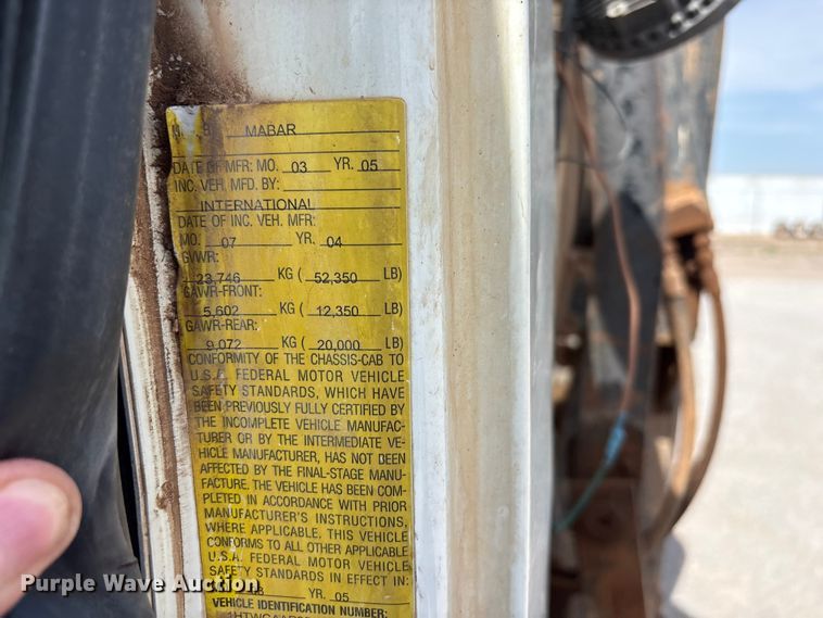 image for item EW0028 2005 International 7400 refuse truck