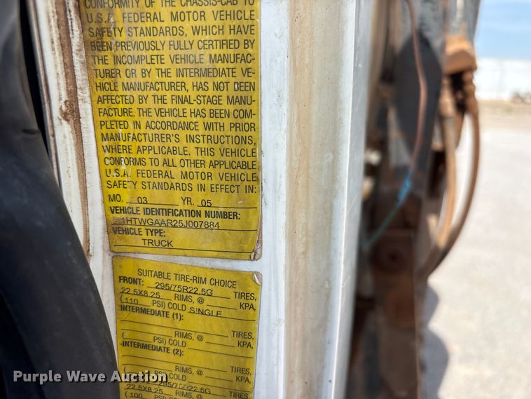 image for item EW0028 2005 International 7400 refuse truck