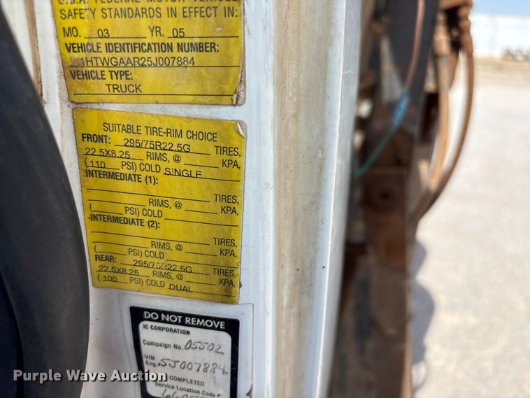 image for item EW0028 2005 International 7400 refuse truck