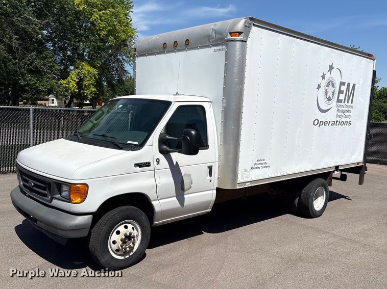 image for item EW0057 2005 Ford E450 Super Duty box truck