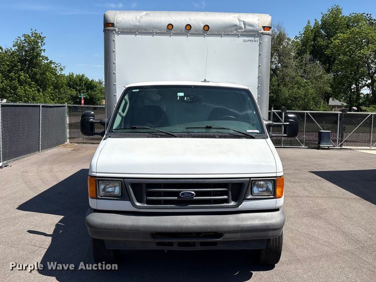 image for item EW0057 2005 Ford E450 Super Duty box truck
