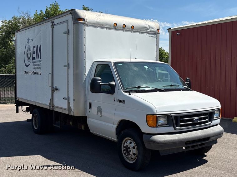 image for item EW0057 2005 Ford E450 Super Duty box truck