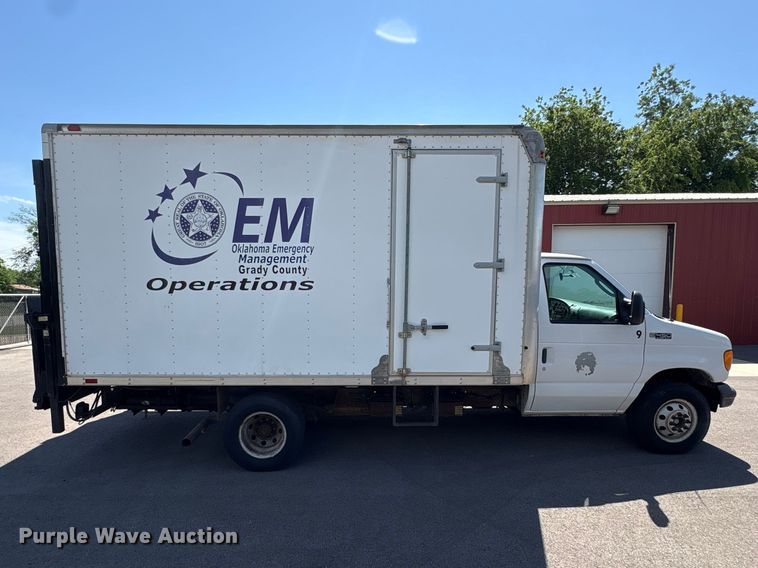 image for item EW0057 2005 Ford E450 Super Duty box truck