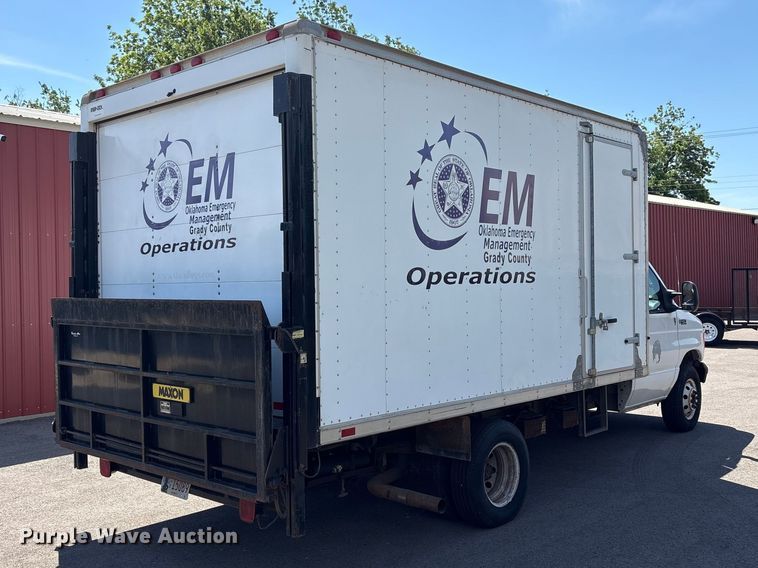 image for item EW0057 2005 Ford E450 Super Duty box truck