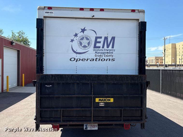 image for item EW0057 2005 Ford E450 Super Duty box truck