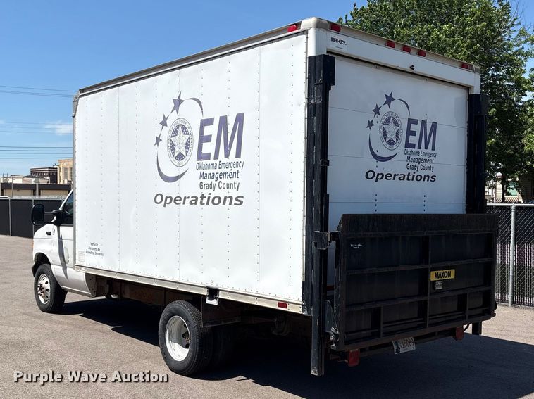 image for item EW0057 2005 Ford E450 Super Duty box truck